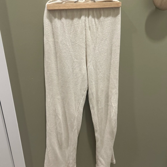 White pants - Picture 9 of 10